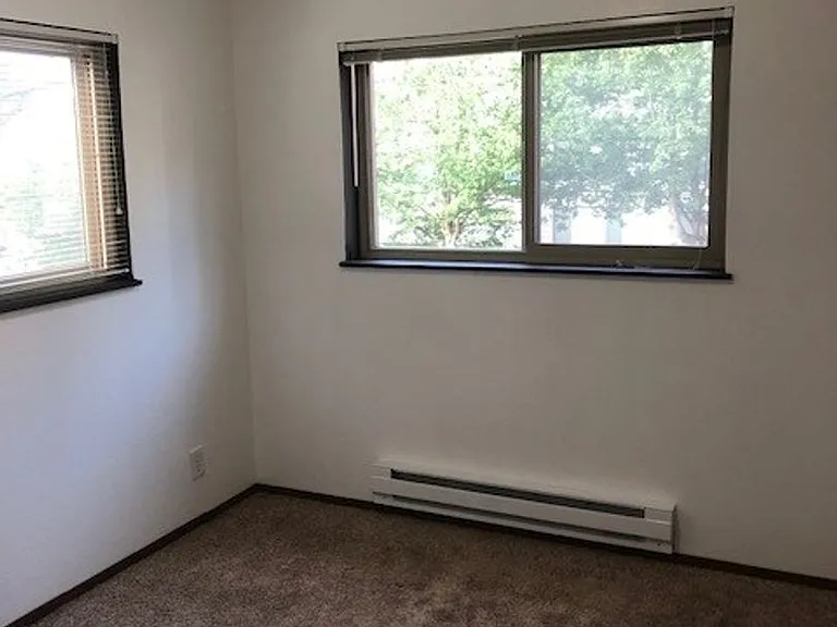 4222 Apts — Photo 6