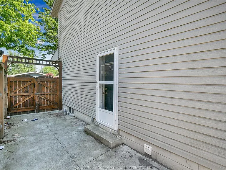 3964 Whitney Ave — Photo 34