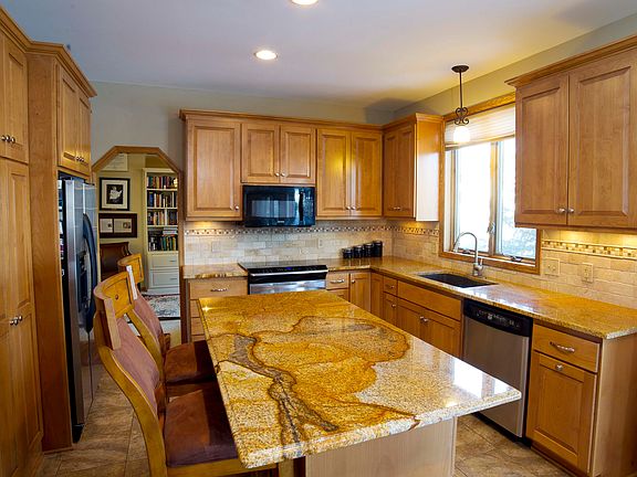 3rd image of 1400 Interlachen Cir