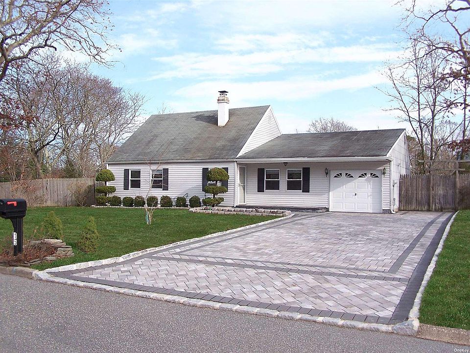 1st image of 15 Longleaf Ln