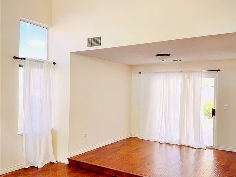 8405 Justine Ct — Photo 12