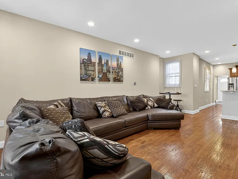 3408 Richmond St — Photo 3