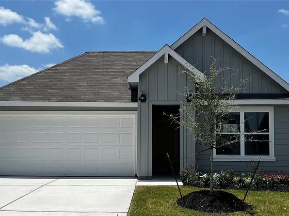 423 Wirecrested Dr, Lockhart, TX 78644