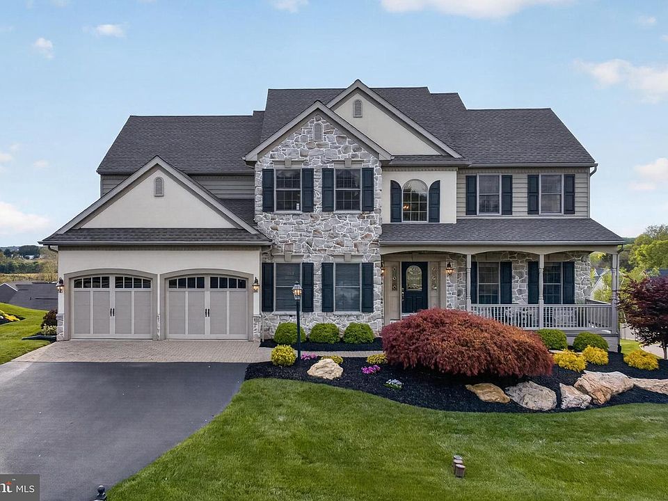 1st image of 10 Surrey Dr
