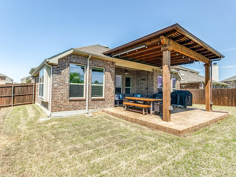 307 Eden Dr — Photo 25