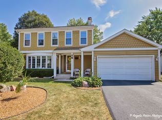 19 French Ct, Mundelein, IL 60060