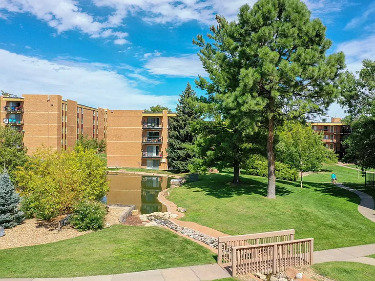 Monaco Lakes Apt — Photo 16