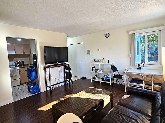 3rd image of 8700 Ackroyd Rd #123