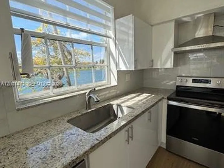 14621 Balgowan Rd #Townhouse 102-3 — Photo 14