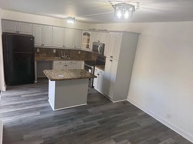 724 Springdale Cir — Photo 3