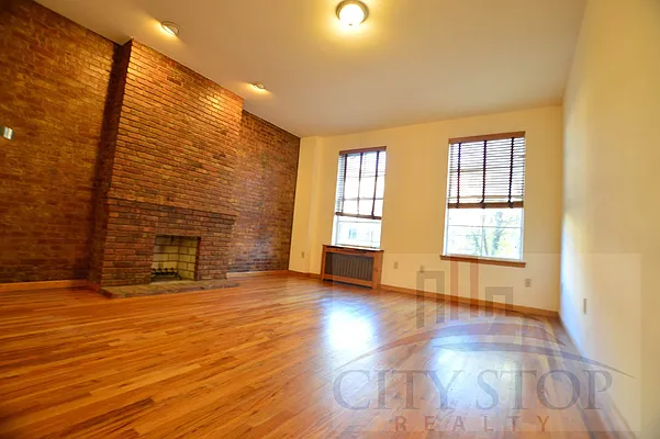 Rented by City Stop Realty | media 4