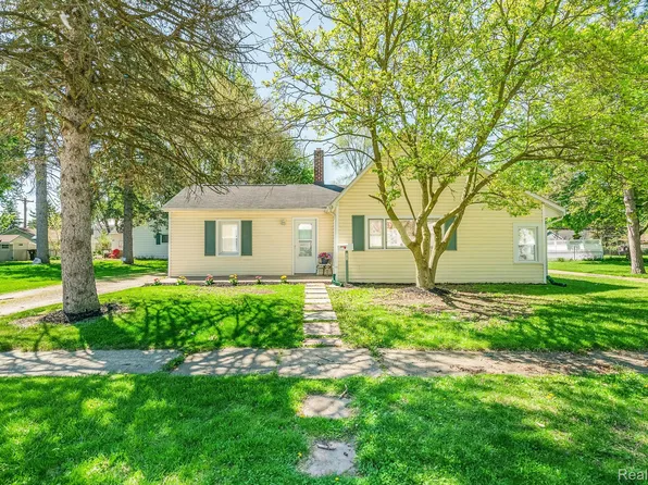 71 W Wabash Ave, Belleville, MI 48111