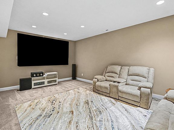 3rd image of 5981 Petunia Pl