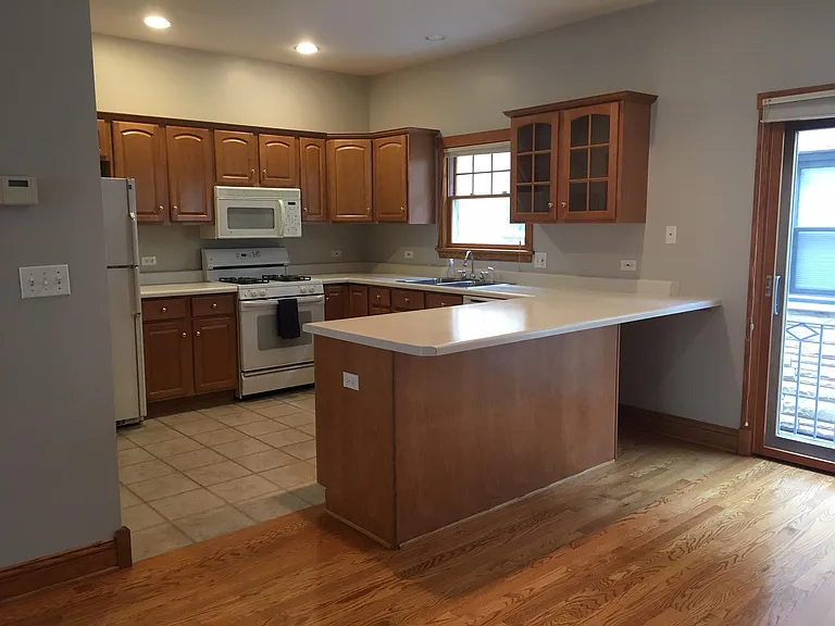 804 Harvard St — Photo 3