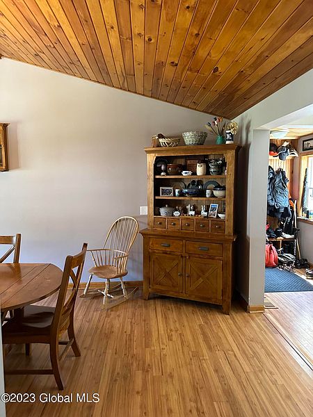 5th image of 10 Iris Avenue