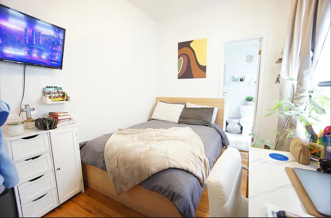 206 Saint Nichlas Avenue — Photo 3