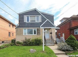 6215 136th St, Flushing, NY 11367