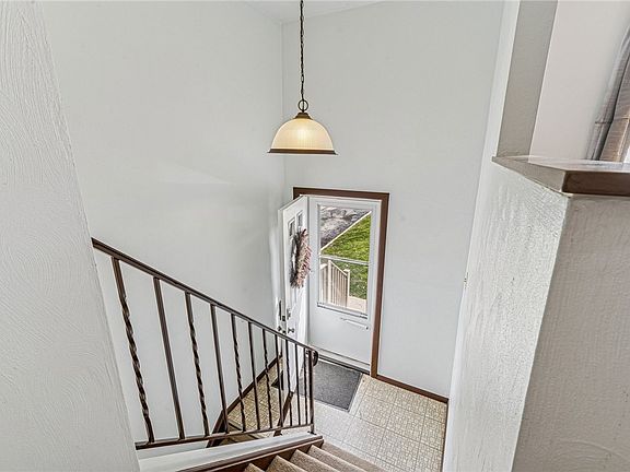 5th image of 926 Academy Heights Dr
