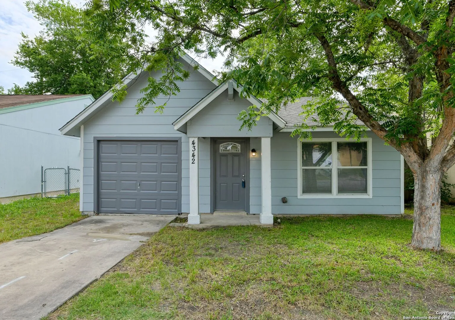 Cozy 3-Bedroom Home In Kirby — Photo 1