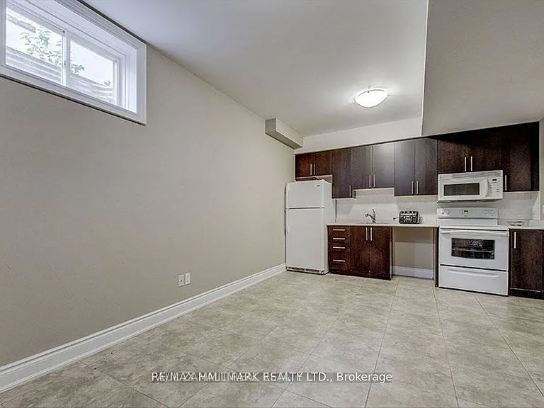 90 Grandview Ave #BASEMENT — Photo 4