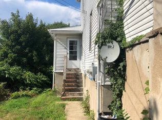 613-615 Clark Ave #1, Jeannette, PA 15644