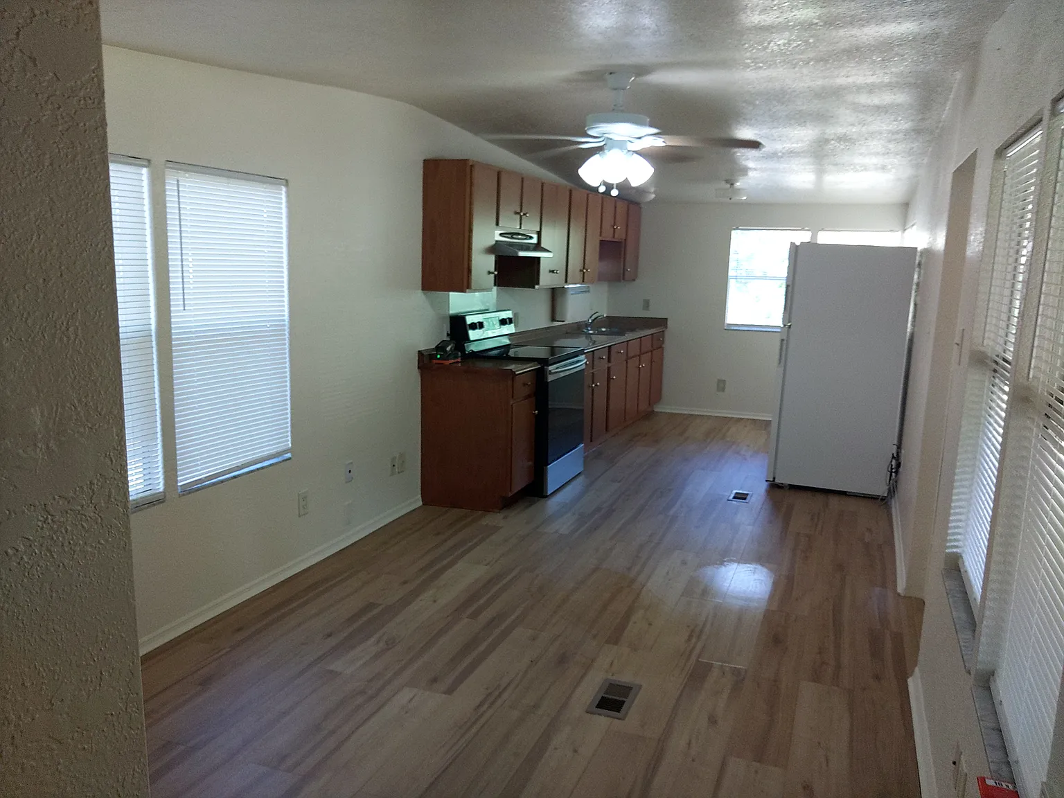 2 bed, 876 sqft, $1,365 — Photo 2