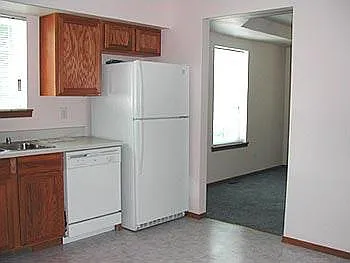 5 bed, 2.5 bath, 1726 sqft, $4,000 — Photo 3