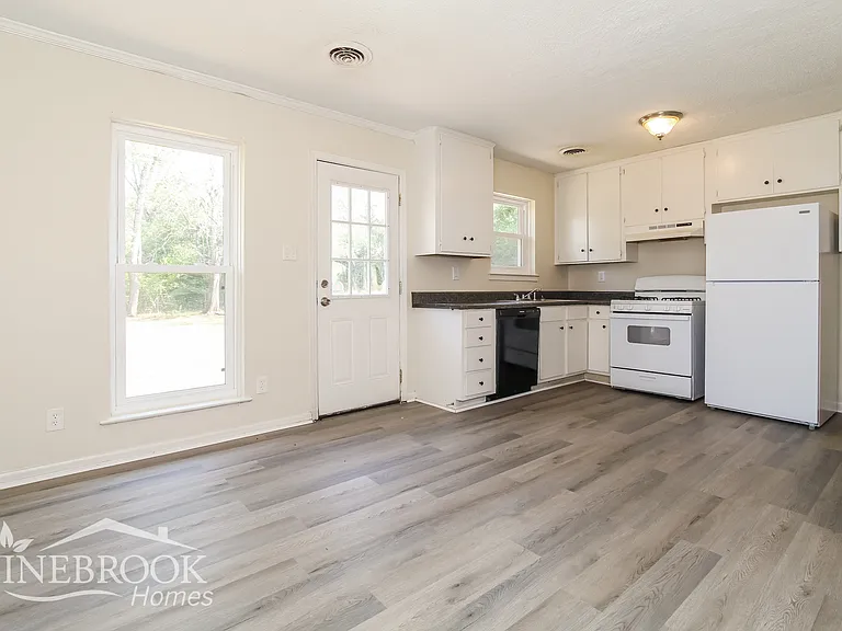 454 Mulligan Dr — Photo 5