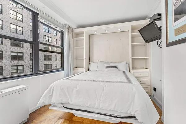 Sold by Sotheby's International Realty | media 18