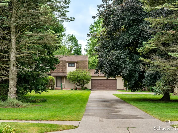 888 Bowes St SE, Lowell, MI 49331