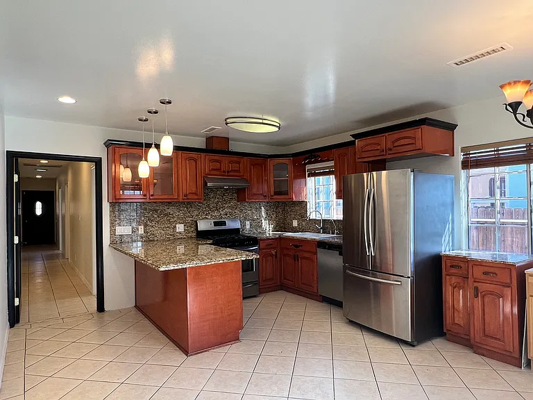 2330 S Mansfield Ave — Photo 5