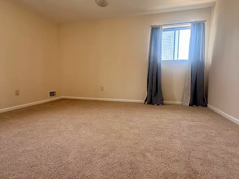 969 Armstrong Ave — Photo 11