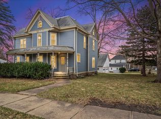 820 W 12th St, Cedar Falls, IA 50613