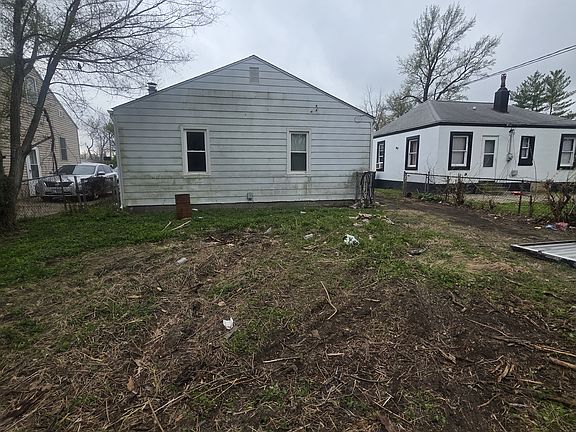 3rd image of 1828 W Leafland Ave