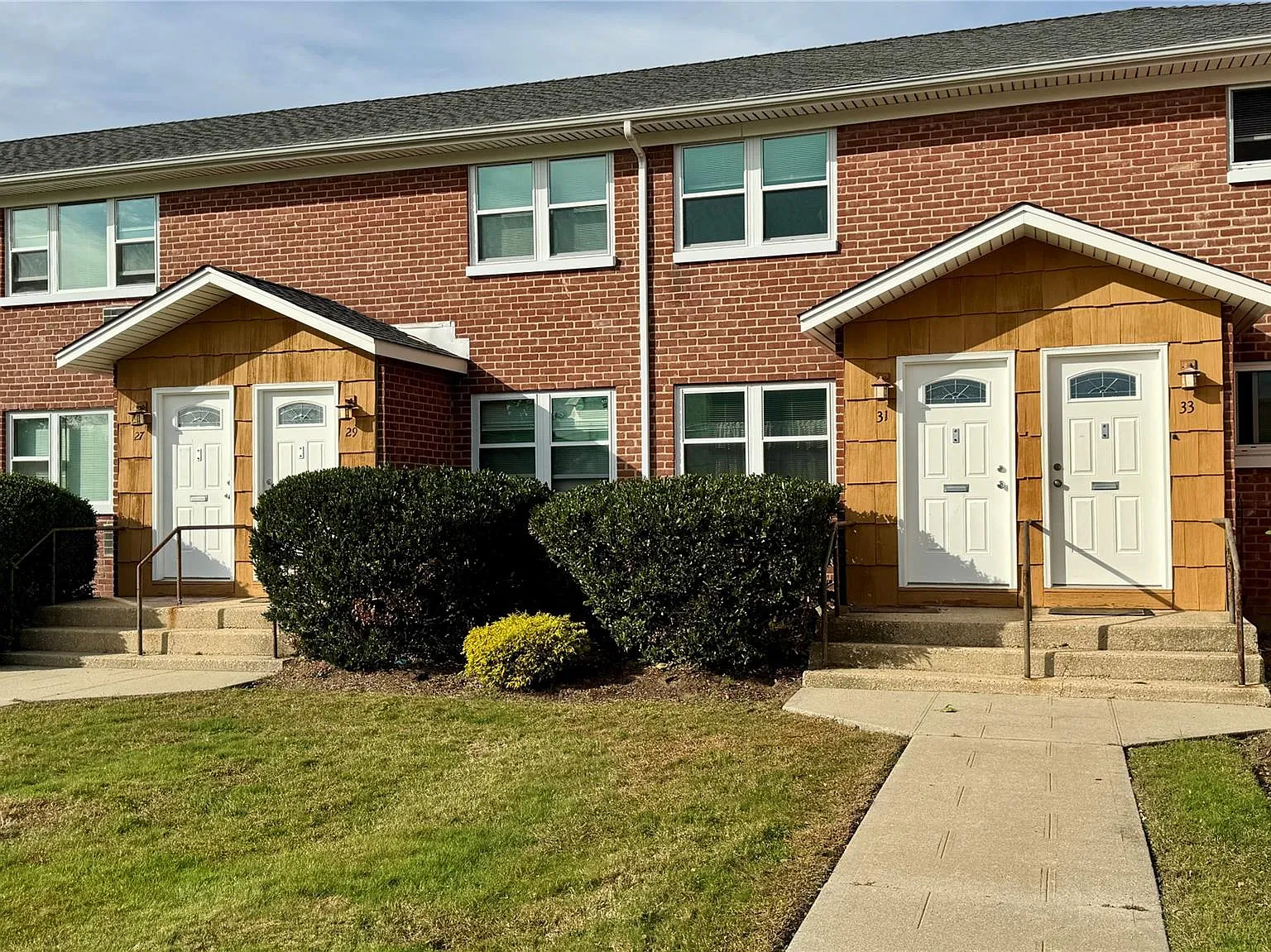1 bed, 1.0 bath, 975 sqft, $1,995 — Photo 2