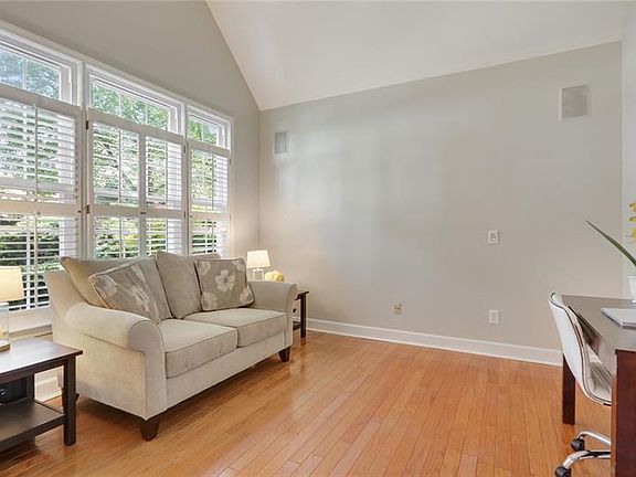 4th image of 230 Brookhollow Trce