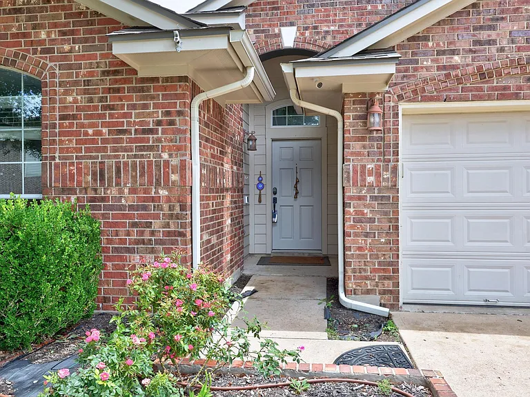 15609 Royal Dublin Dr — Photo 3