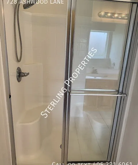 728 Ashwood Ln — Photo 26