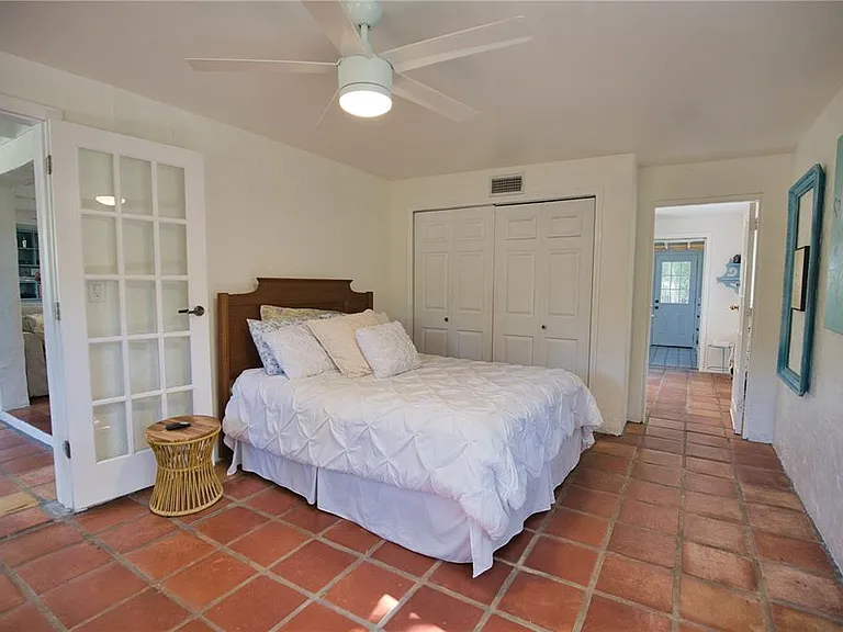 650 Edwards St — Photo 32