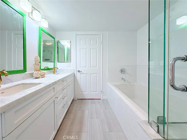 1129 Larrabee St #10 — Photo 9
