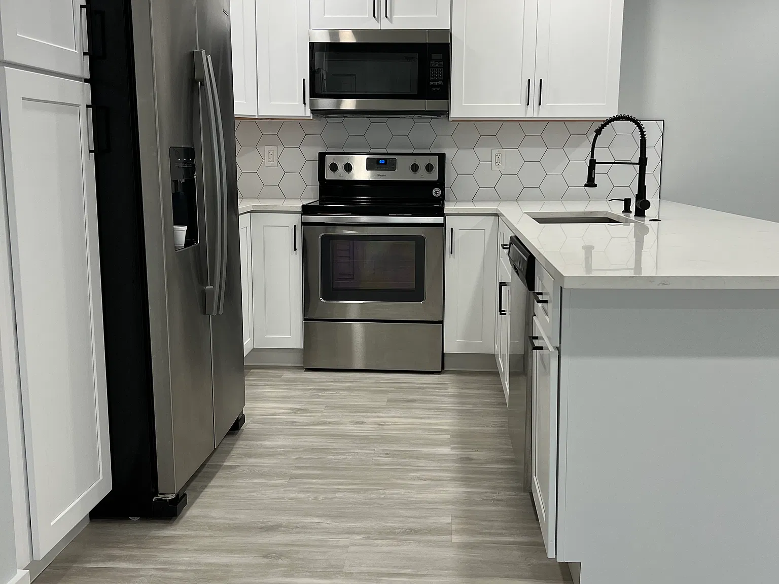 Beautifully Remodeled Apartment $2,350/Month Available December 1st! — Photo 3
