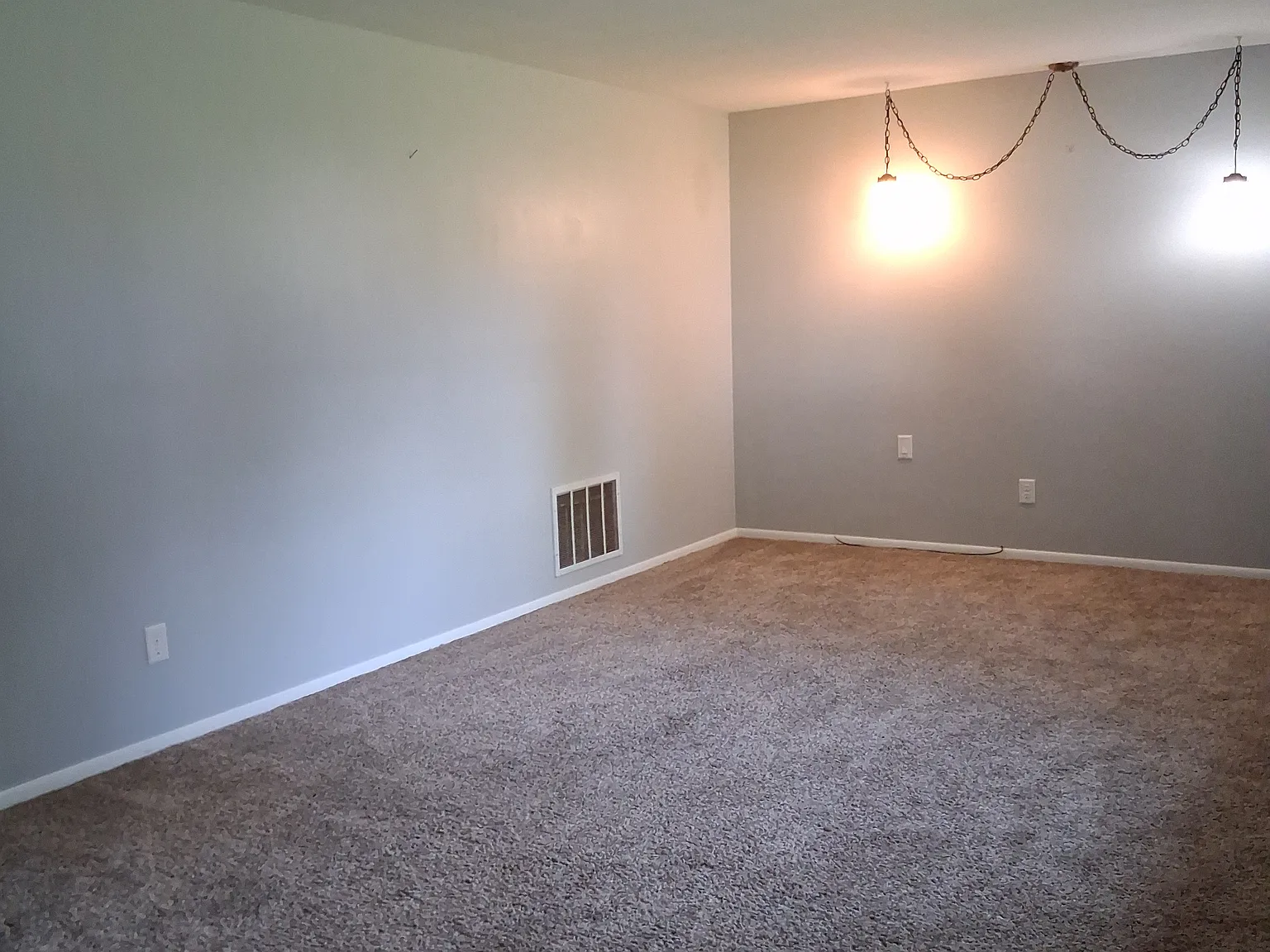 3 bed, 1.5 bath, 1356 sqft, $1,500 — Photo 2