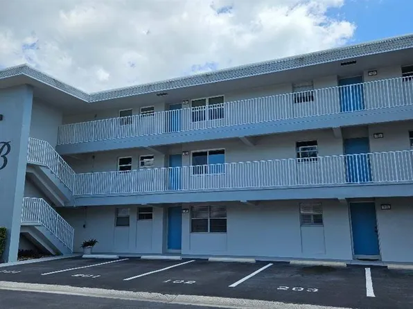 9950 47th Ave N APT 110, Saint Petersburg, FL 33708