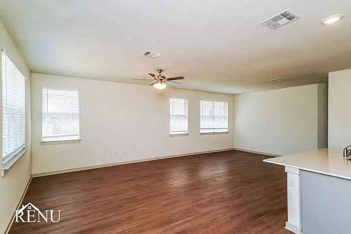 13709 McArthur Dr — Photo 7