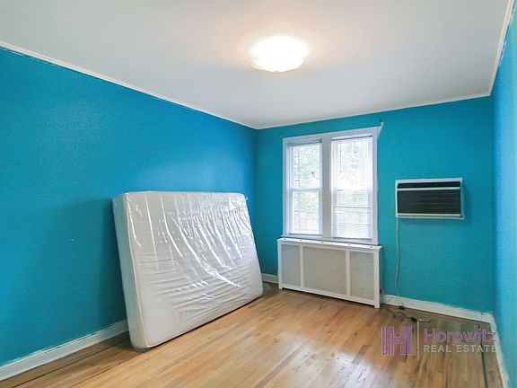 5th image of 3317 Crescent St APT 3