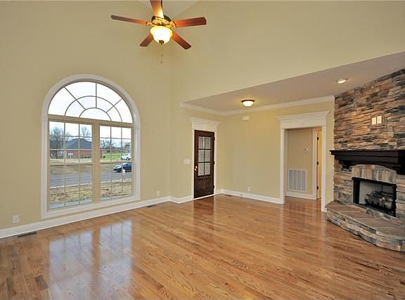 4th image of 2732 Presley Dr