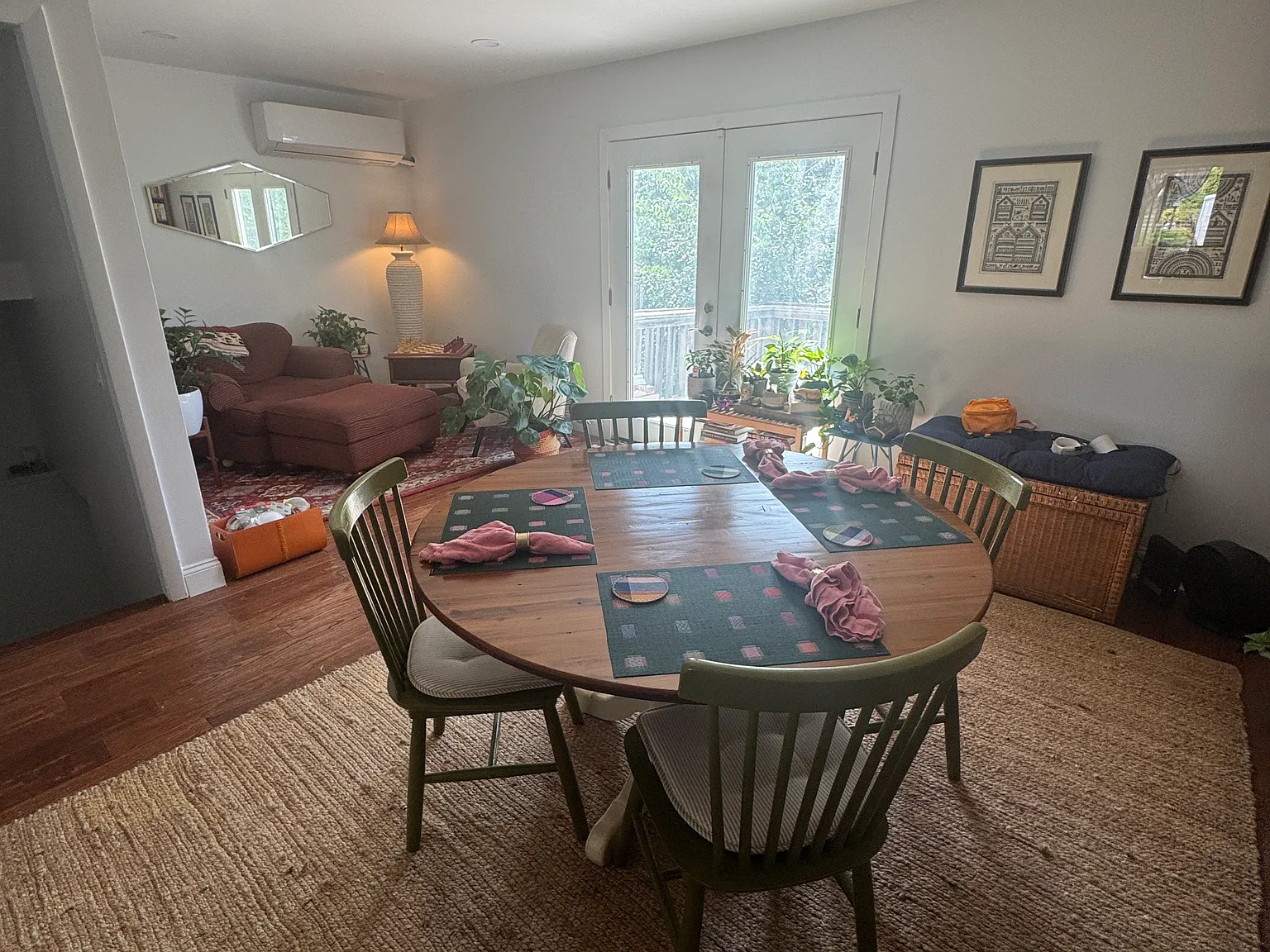 4 bed, 1600 sqft, $3,984 — Photo 2