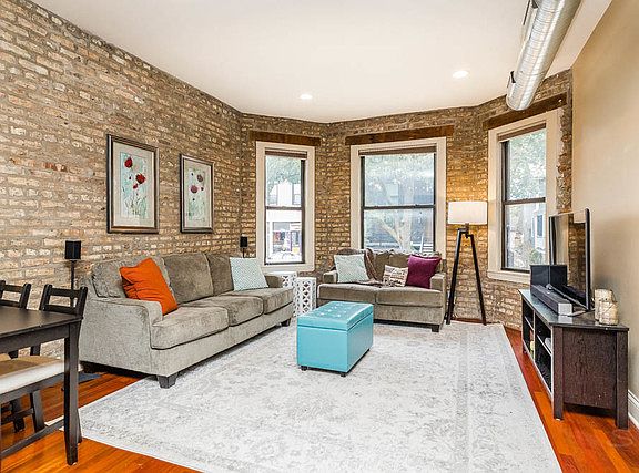 2nd image of 1949 W Roscoe St APT 1F