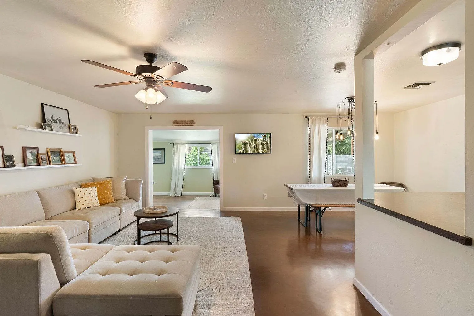 3 bed, 2.0 bath, 1550 sqft, $2,640 — Photo 2