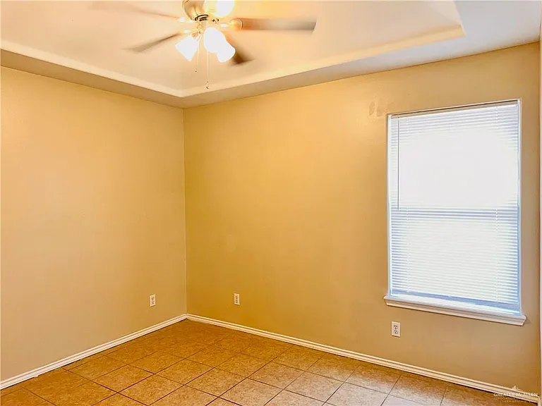 2105 W Western Dr #2 — Photo 8